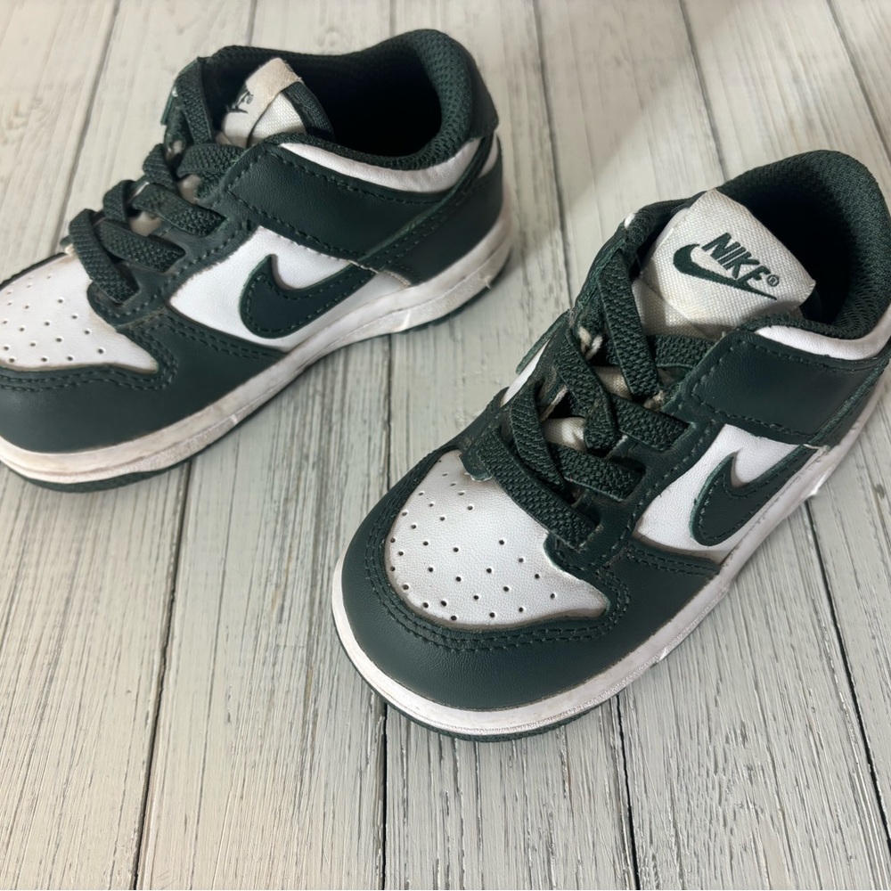 Nike Toddler Green and White Sneakers 6C